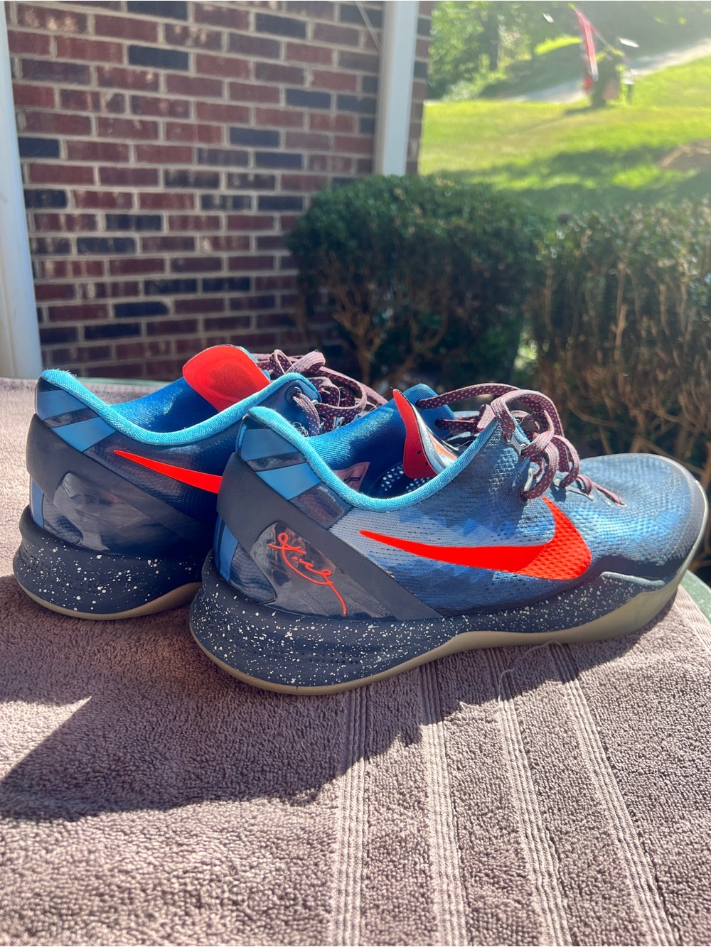 Nike Kobe Blitz Blue Mens size 13. Midnight Blue & Orange Low-Top Sneakers